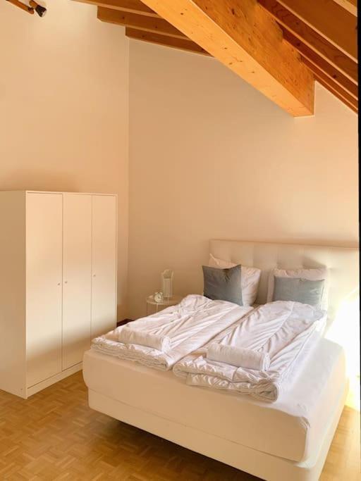 Charming Penthouse With Veranda In The Center Of Brig Buitenkant foto