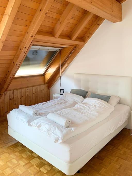 Charming Penthouse With Veranda In The Center Of Brig Buitenkant foto